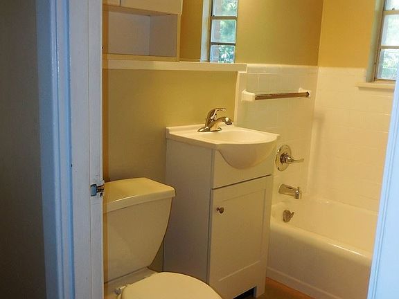 4th image of 406 Silkwood St