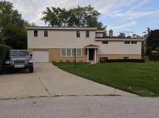 1113 Pfingsten Rd, Glenview, IL 60025