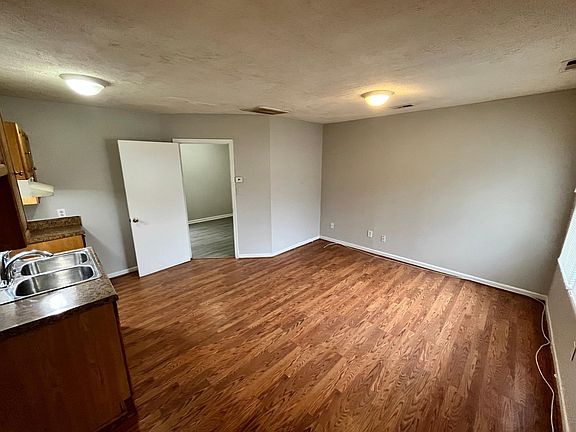 5th image of 429 Seaboard Ave #B