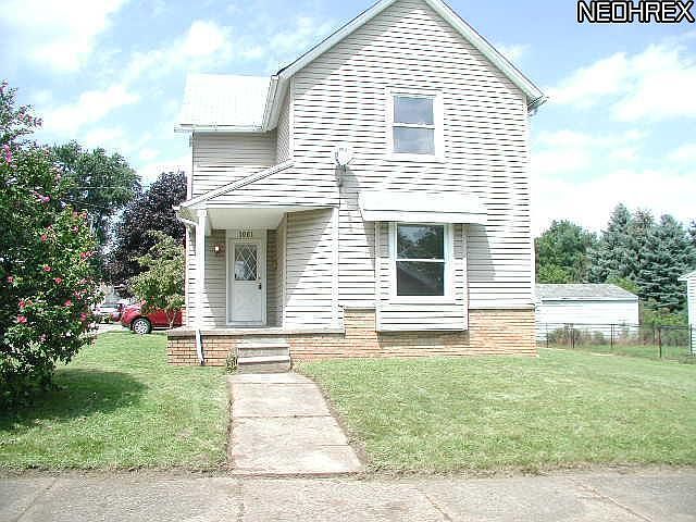 1st image of 1061 Oak Ave