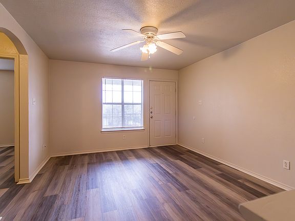 5th image of 3409D Toledo Dr