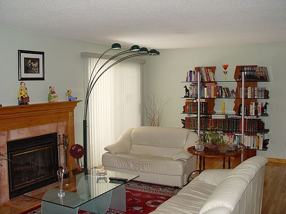 Living Room.Size:25x13