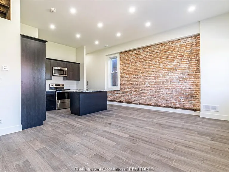 71 King St E #203 — Photo 13