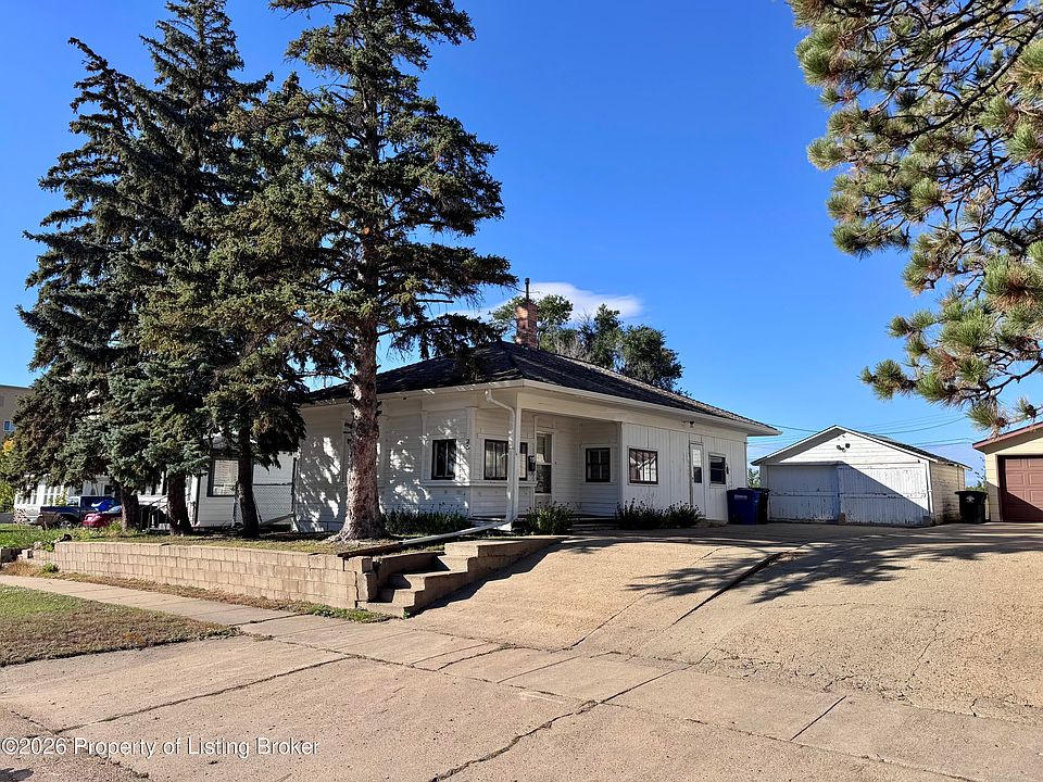 1st image of 25 7th St E