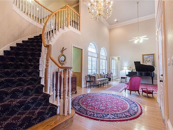 2nd image of 4604 Dartmoore Ln