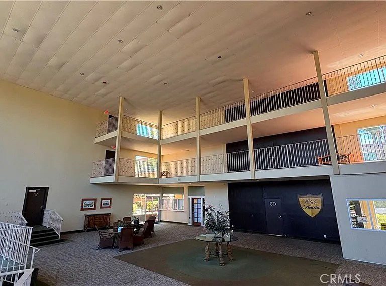 400 N Acacia Ave — Photo 9