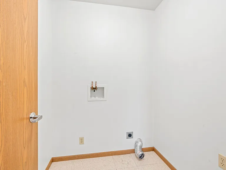 1085 Jaystone Ter — Photo 21