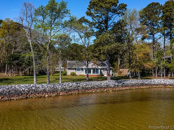 903 Clark Point Dr, White Stone, VA 22578