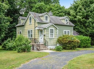 19 Kelsey Ave, Huntington Station, NY 11746