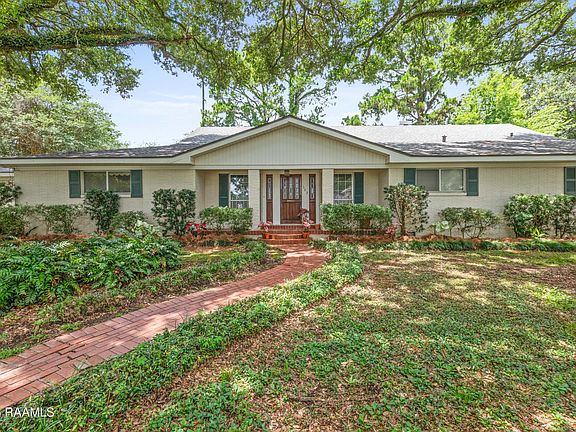 5th image of 303 Colonial Dr