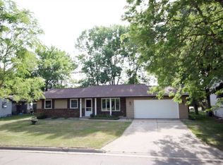 1230 Sandstone Pl, Green Bay, WI 54313