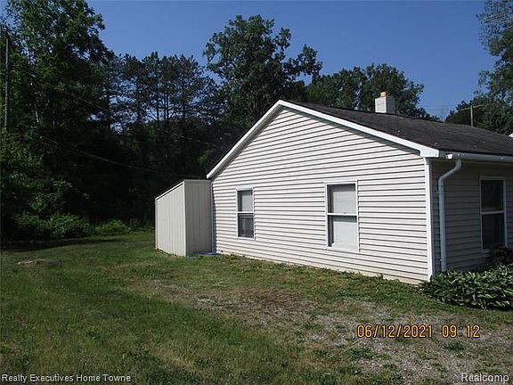 3rd image of 3697 Ferndale Dr
