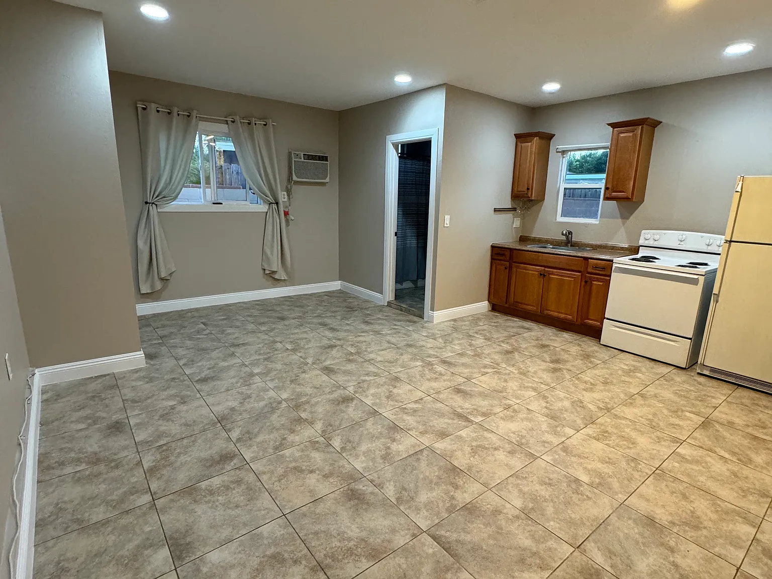 Studio, 450 sqft, $1,600 — Photo 1