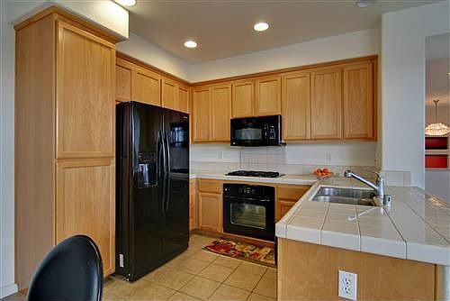 4th image of 321 Destino Cir