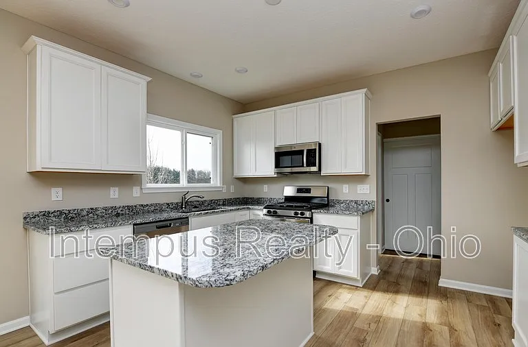 1003 Beehive Grv — Photo 3