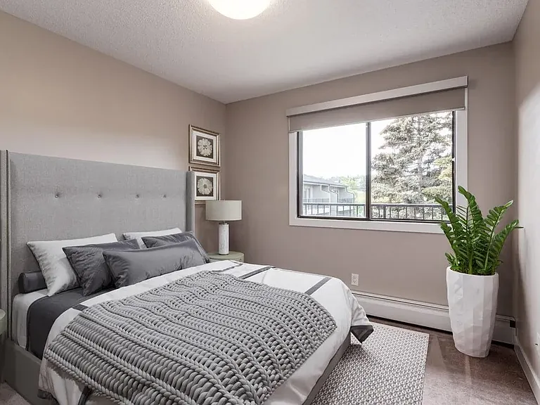 25 Glengrove Close SW — Photo 5