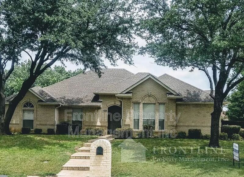 1st image of 1424 Highland Dr