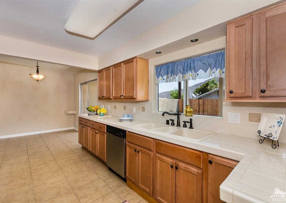 1st image of 53880 Avenida Mendoza