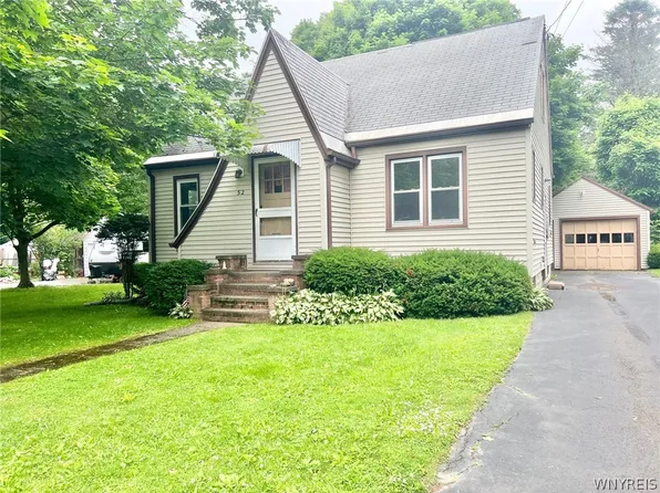 52 Frederick St, Gowanda, NY 14070