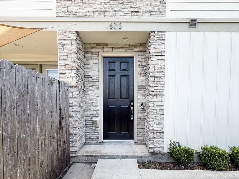1803 Crestdale Dr — Photo 4
