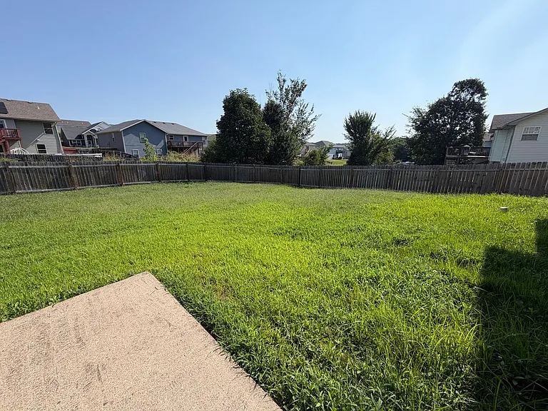 135 Lyle Curtis Cir — Photo 32