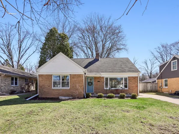 8112 North Santa Monica BOULEVARD, Fox Point, WI 53217