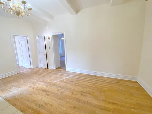 Rented by Bond New York | media 48