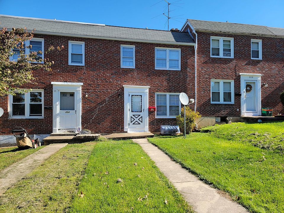 1st image of 206 E Walnut St