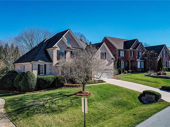 3rd image of 2504 N Beech Ln