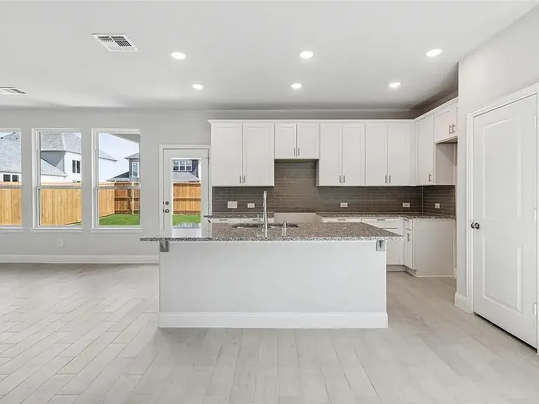 905 Sicily Blvd — Photo 2