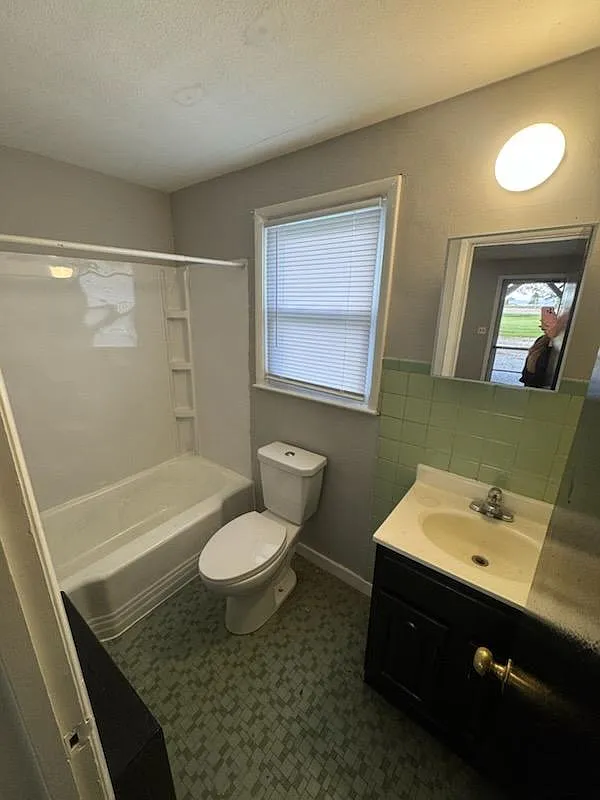 1403 Indiana 3 - 11 — Photo 4