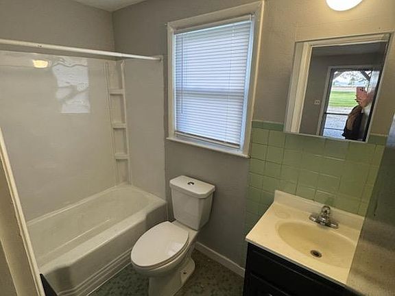 4th image of 1403 Indiana #3-11