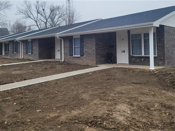114 N Locust St, Sweet Springs, MO 65351