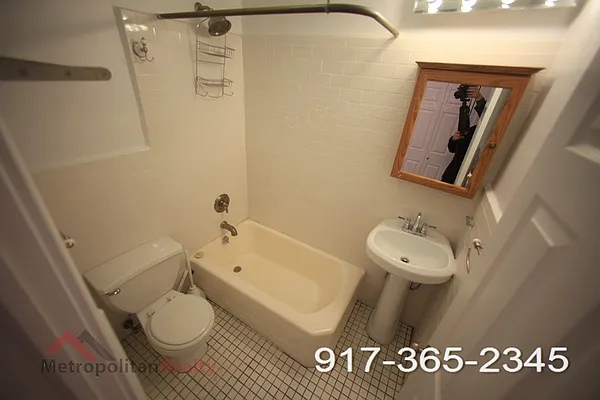 Rented by Metropolitan Realty | media 25