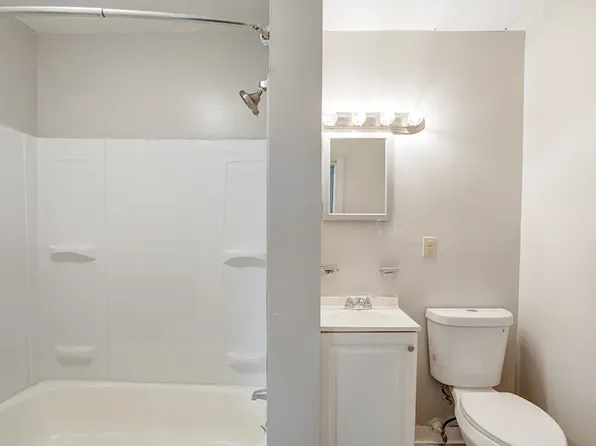 135 Belmont Apartments, 135 Belmont Ave #99e98e2c0, Springfield, MA 01108