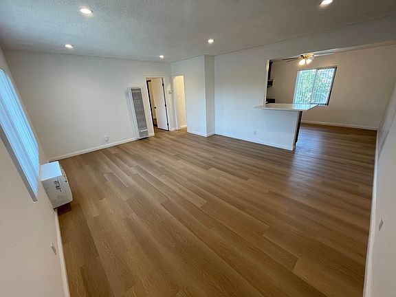 4th image of 4815 Persimmon Ave #37