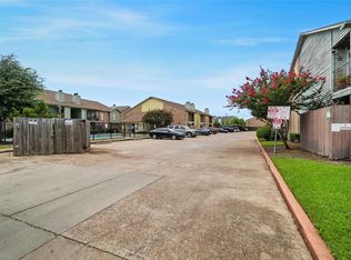 9350 Country Creek Dr APT 18, Houston, TX 77036