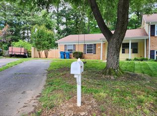 203 Summers Ct, Sterling, VA 20164