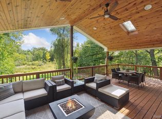 11824 Maxfield Blvd, Hartland, MI