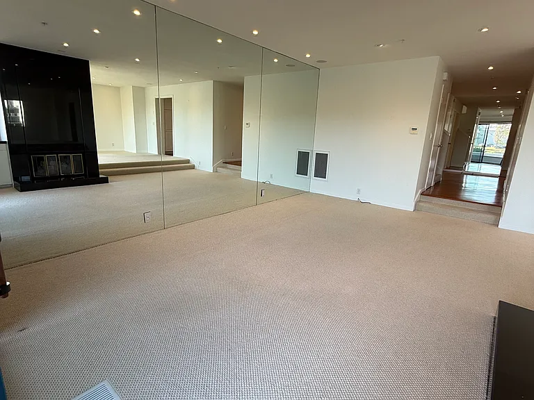 6052 Shelter Bay Ave — Photo 9