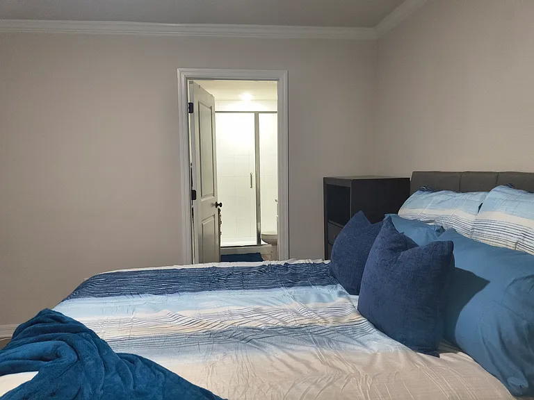 8 Unique Ct #B — Photo 37
