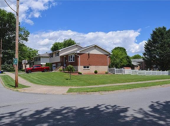 3rd image of 3104 Easthill Dr