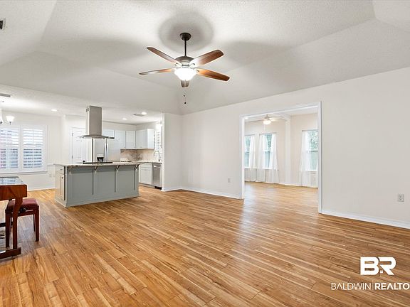 4th image of 108 Cluster Oaks Ct