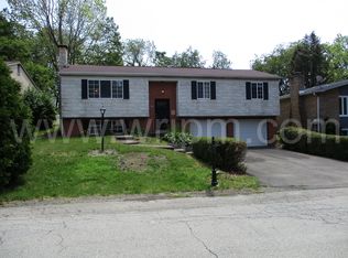 1004 McAllister Dr, New Kensingtn, PA 15068