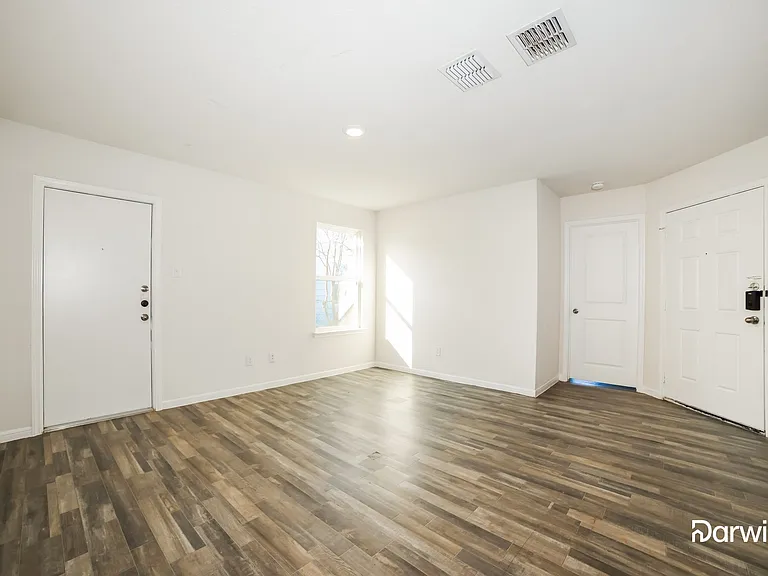 804 Earle Ave #B — Photo 5