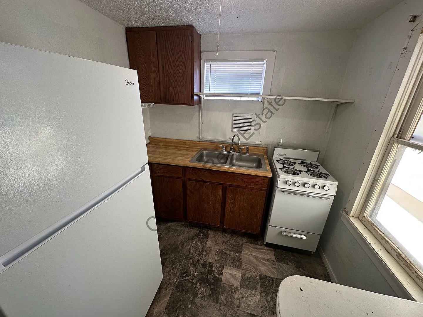 Cute and efficient studio style house for rent! All bills paid! — Photo 3