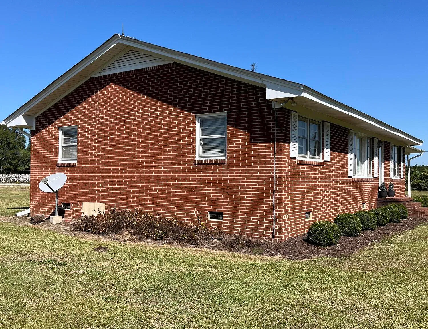 3 bed, 1.5 bath, 1276 sqft, $1,400 — Photo 3