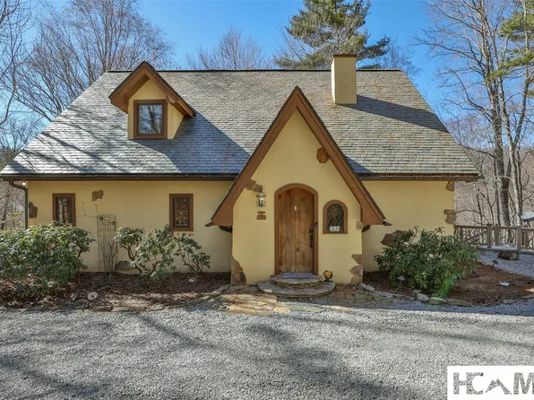 34 Red Cedar Court, Sapphire, NC 28774