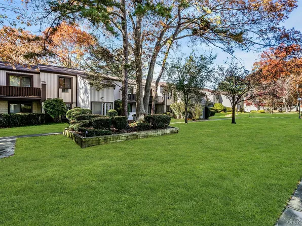 99 Richmond Boulevard #4B, Ronkonkoma, NY 11779