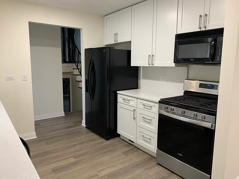 1000 E Irving Park Rd — Photo 8